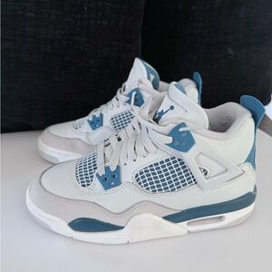 Jordan 4 Retro Military Blue (2024) (GS) size 4.5 youth
